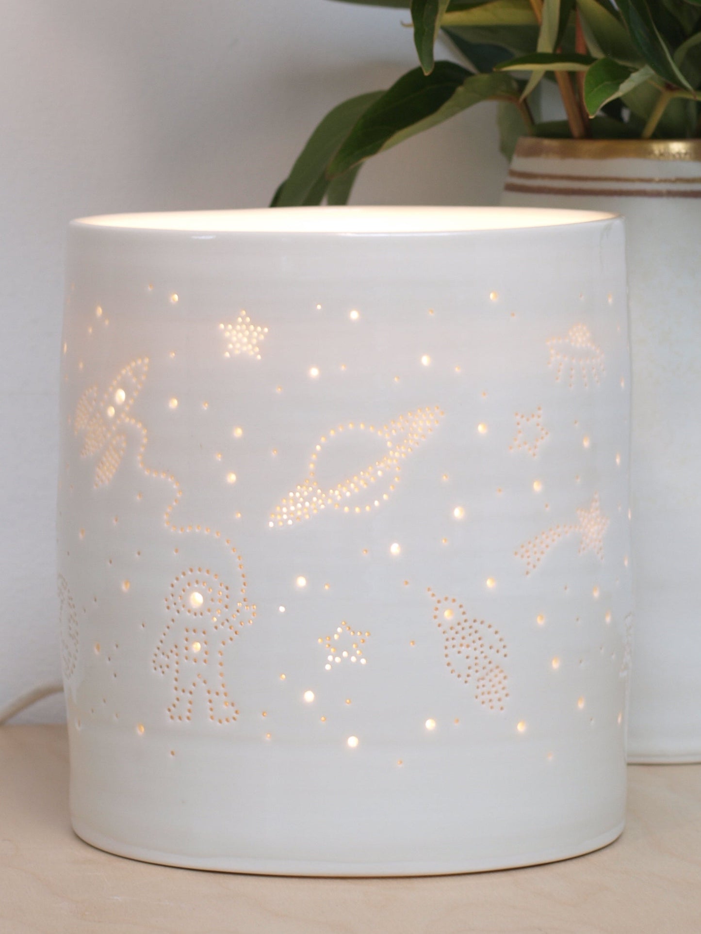Cosmos porcelain lamp