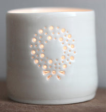 Load image into Gallery viewer, Wreath mini porcelain tealight holder