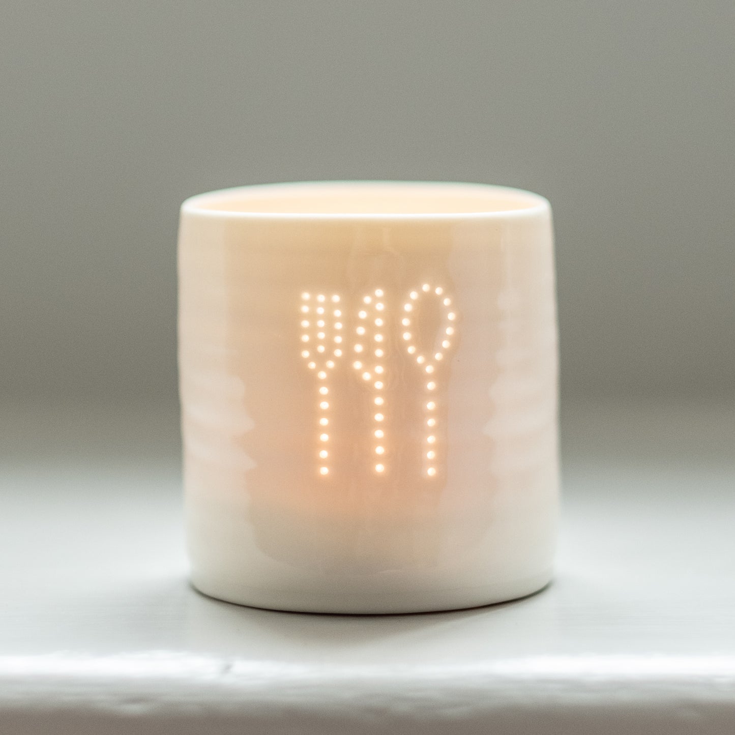 Foodie gift, this ceramic tealight holder has a fork, knife and spoon. Restaurant table decoration. Foodie present.
